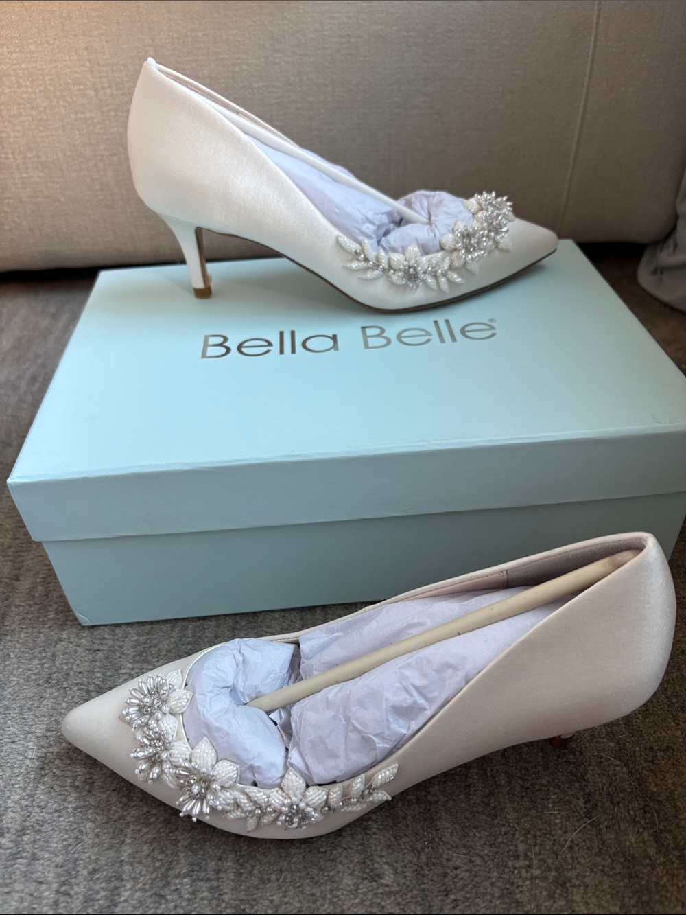 Bella Belle Iris Ivory Embellished beaded Pointed-Toe Kitten Heels pump NEW 5